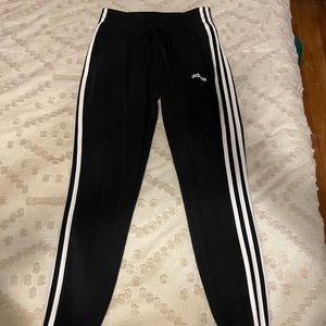 Adidas essentials joggers